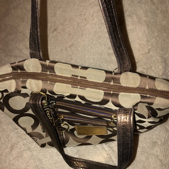 Coach Poppy Tote - Picture 7 of 8